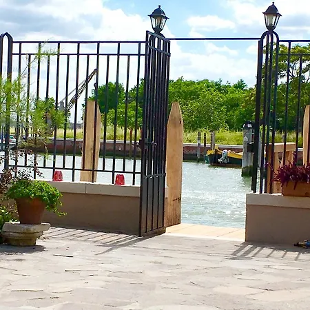 Lina * Venice