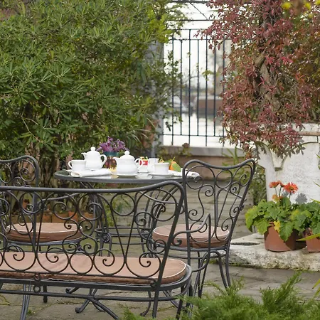 Lina Bed & Breakfast