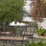 Lina Bed & Breakfast